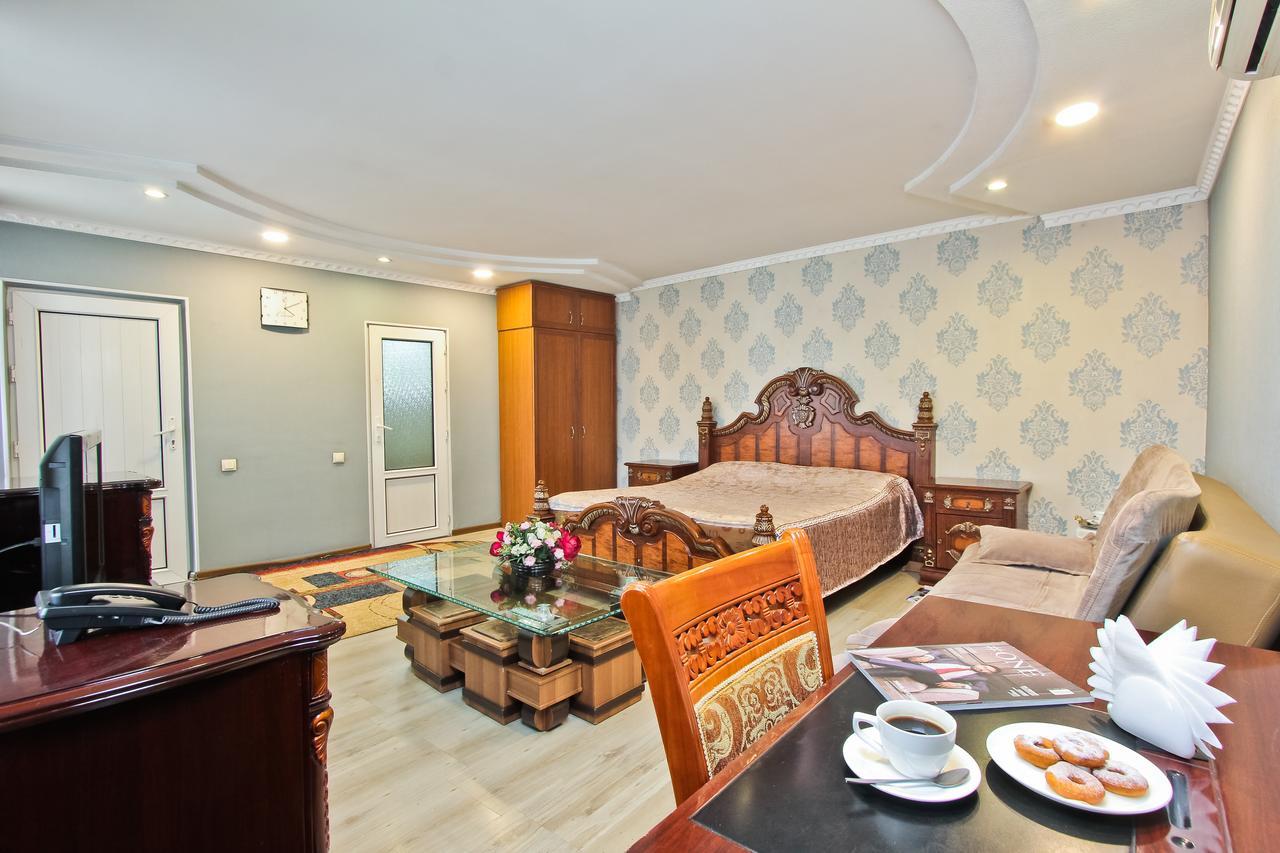 Grand Hotel Бишкек Экстерьер фото